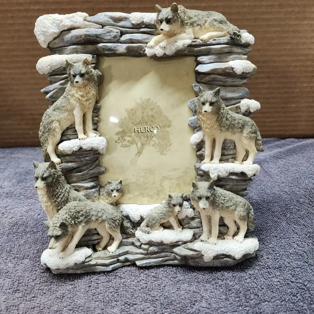 3d wolf resin picture frame 4x6 W